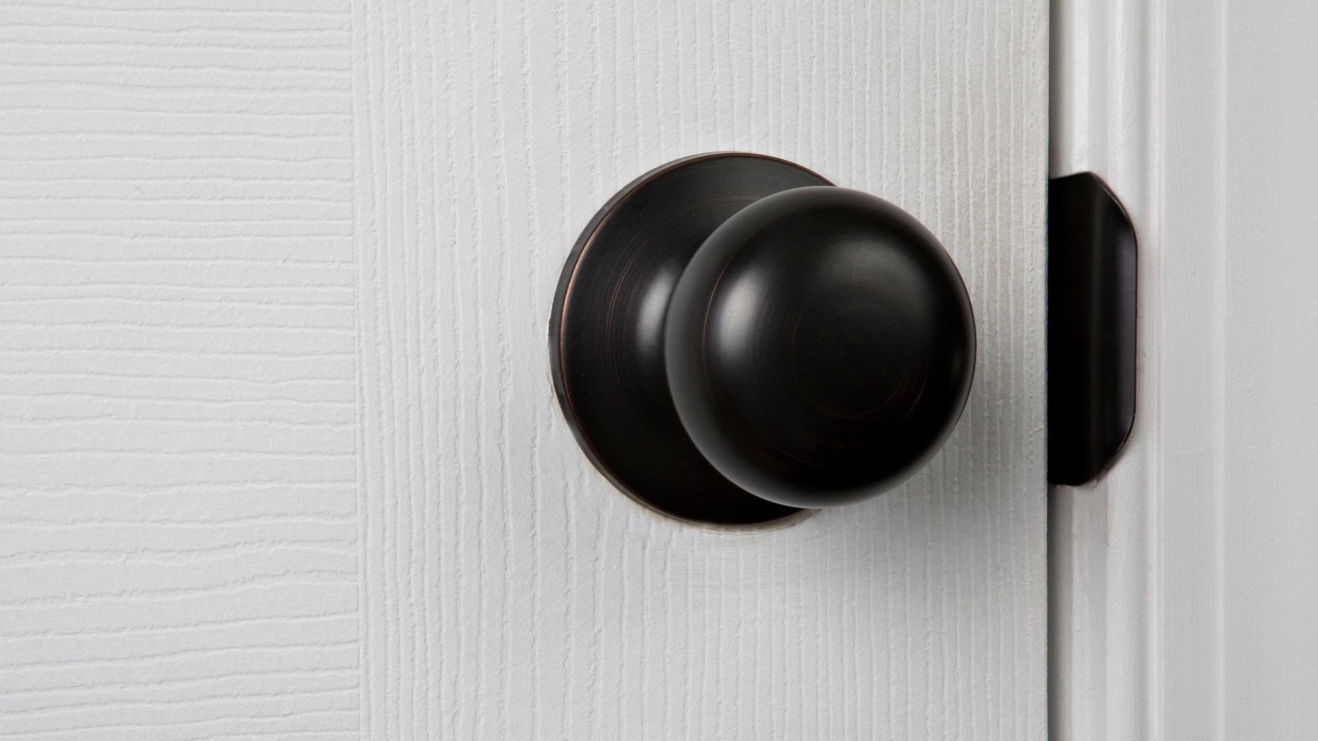 A passage door knob