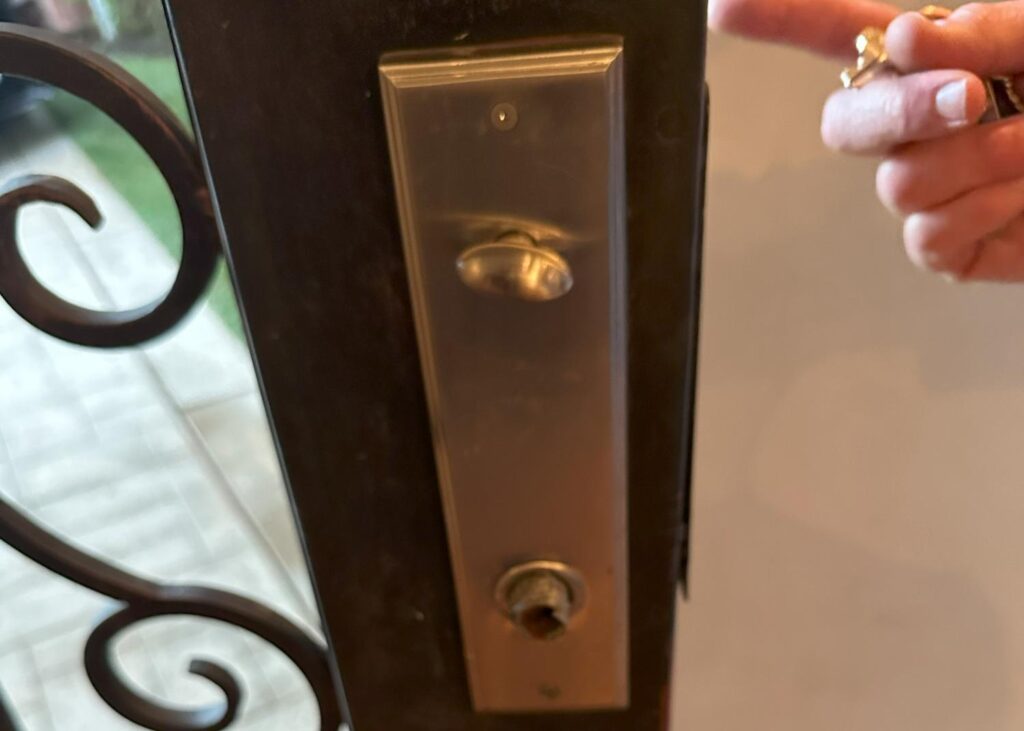 Front Door Lock Repair Erwin St, North Hollywood, CA