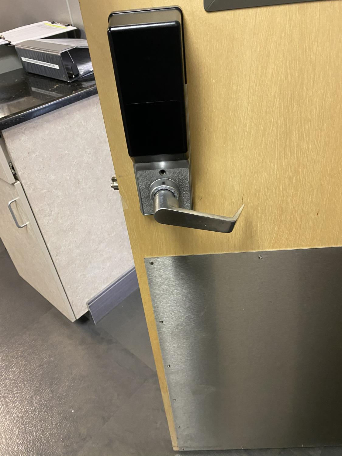 Commercial Locksmith Services Towne Ave, Los Angeles, CA