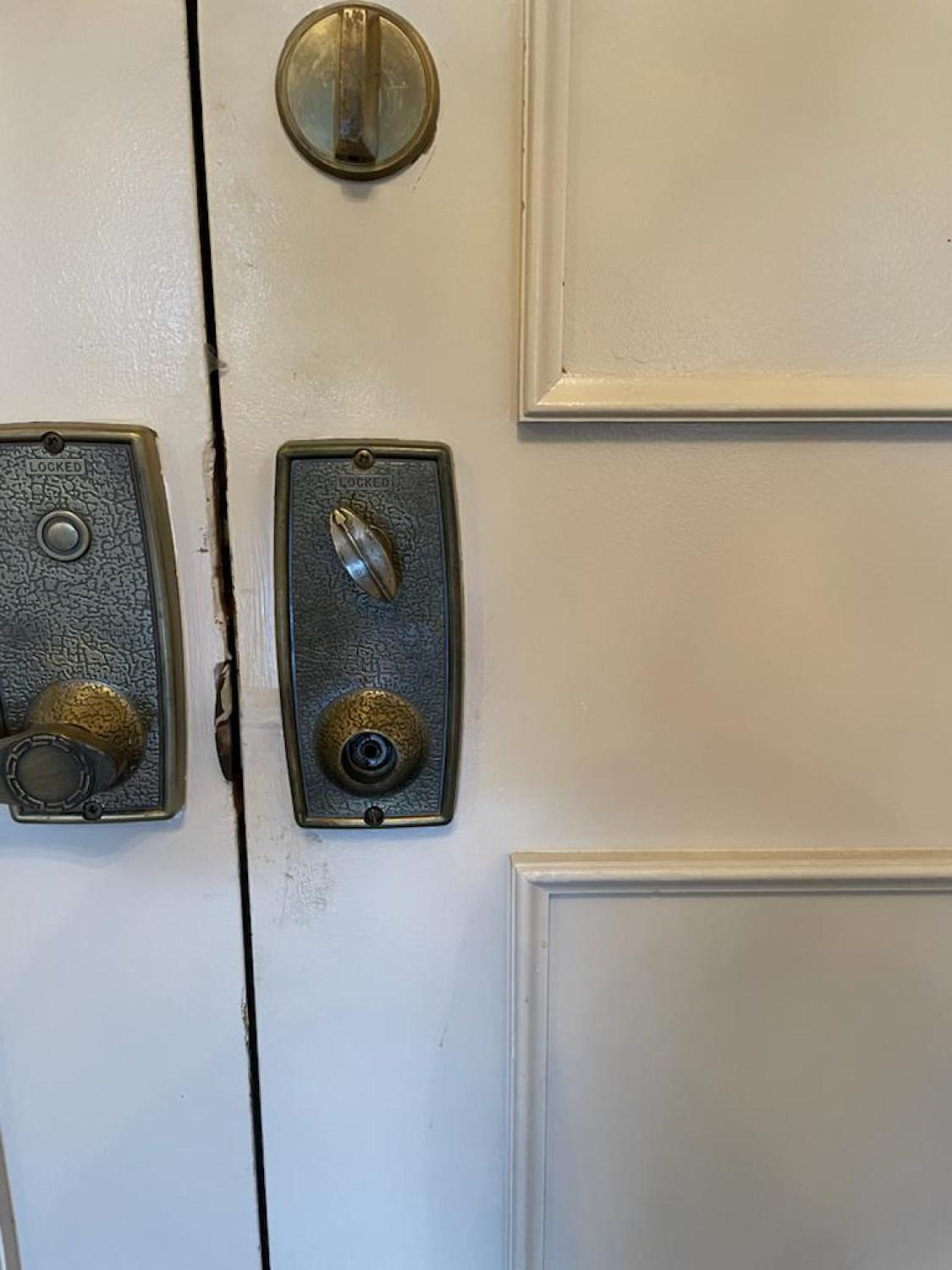 Residential Locksmith Services Tyrone Ave, Sherman Oaks, CA