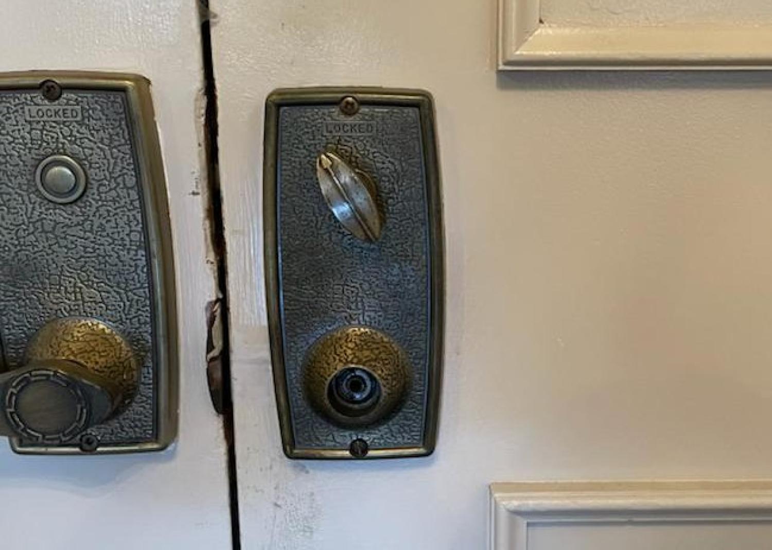 Residential Locksmith Services Tyrone Ave, Sherman Oaks, CA