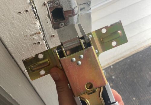 Commercial Door Locksmith Benefit St, Sherman Oaks, CA
