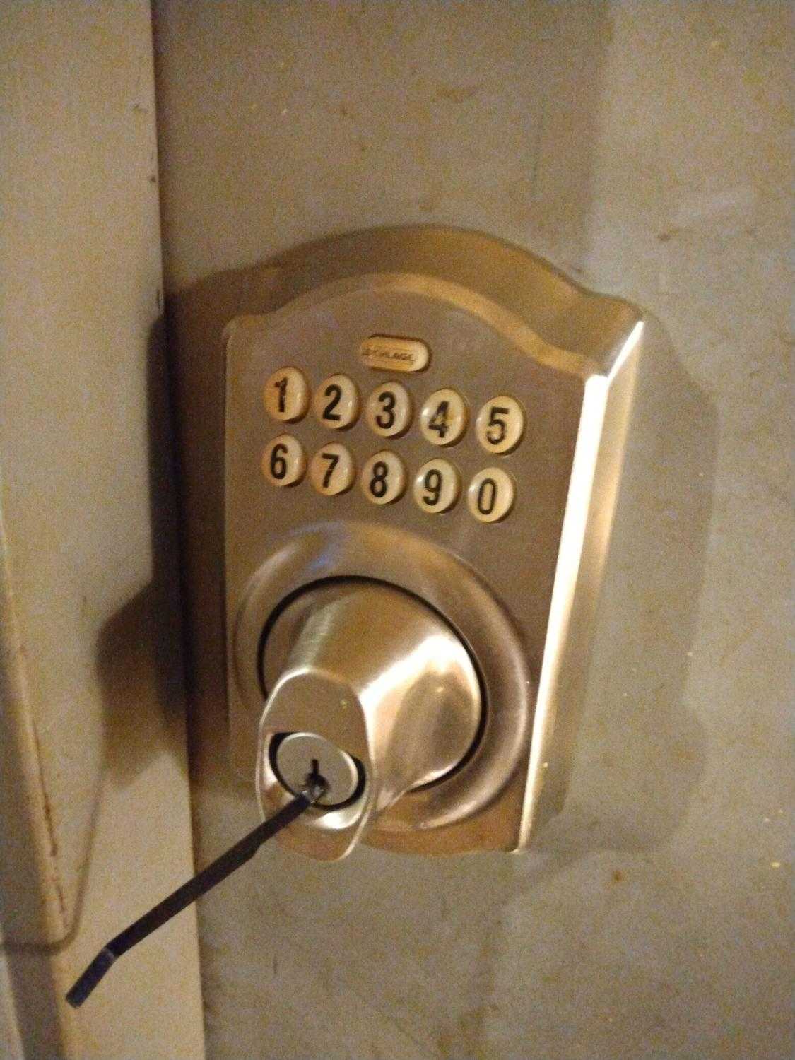 24 Hour Locksmith Emergency Locksmith Locksmith Services Residential Locksmith Residential Lockout Service N Rexford Dr, Beverly Hills, CA
