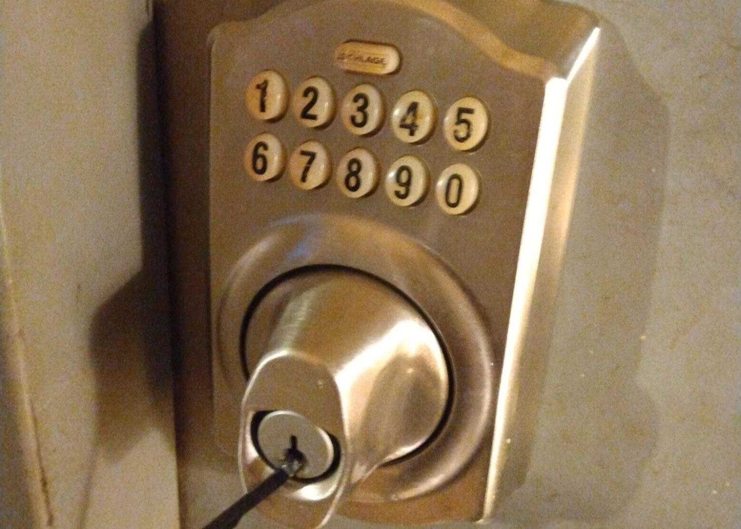 Emergency Locksmith Locksmith Services Residential Locksmith 24 Hour Locksmith Residential Lockout Service N Rexford Dr, Beverly Hills, CA